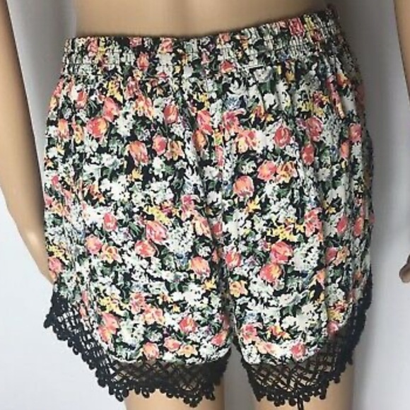 Topshop Flowy Floral High Waist Lace Trim Shorts - Picture 2 of 14